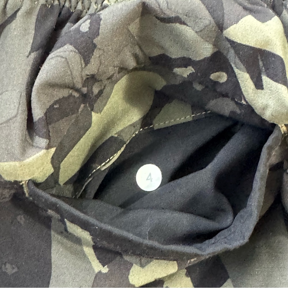 Lululemon Athletica Black and Green Patterned Spring Break Away Shorts Size 4 - Picture 8 of 9